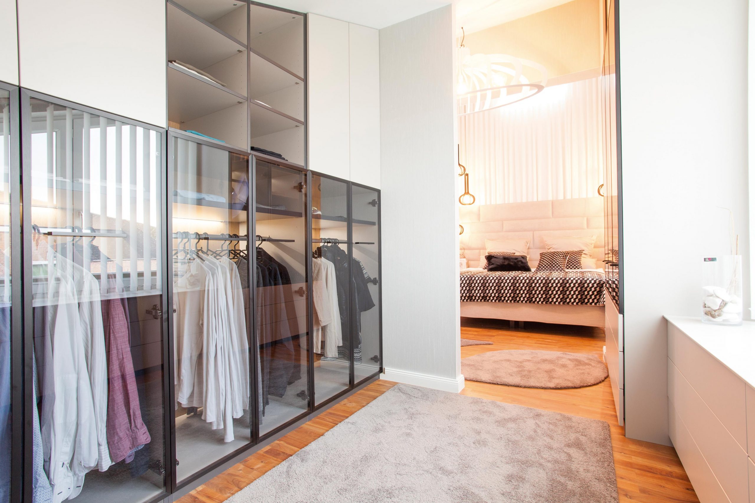 Walk-in wardrobe with functions